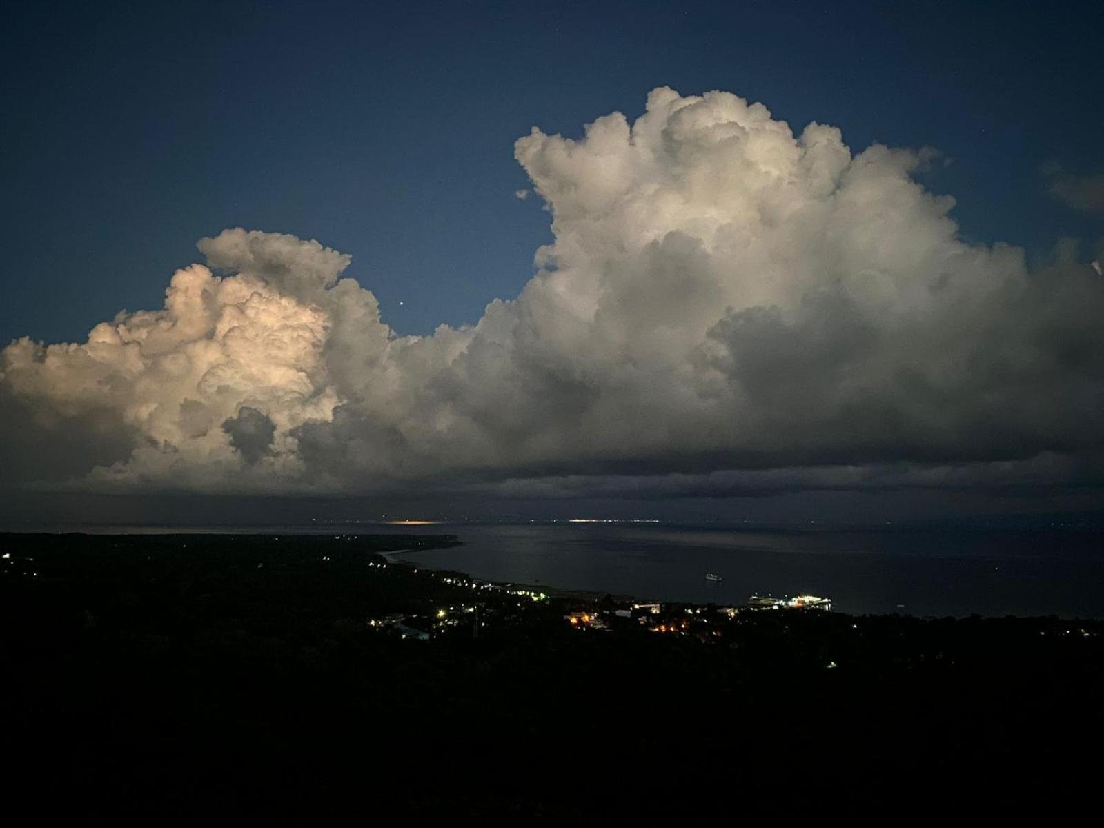 Thornton'S Sea View Cafe & Guesthouse Siquijor Extérieur photo