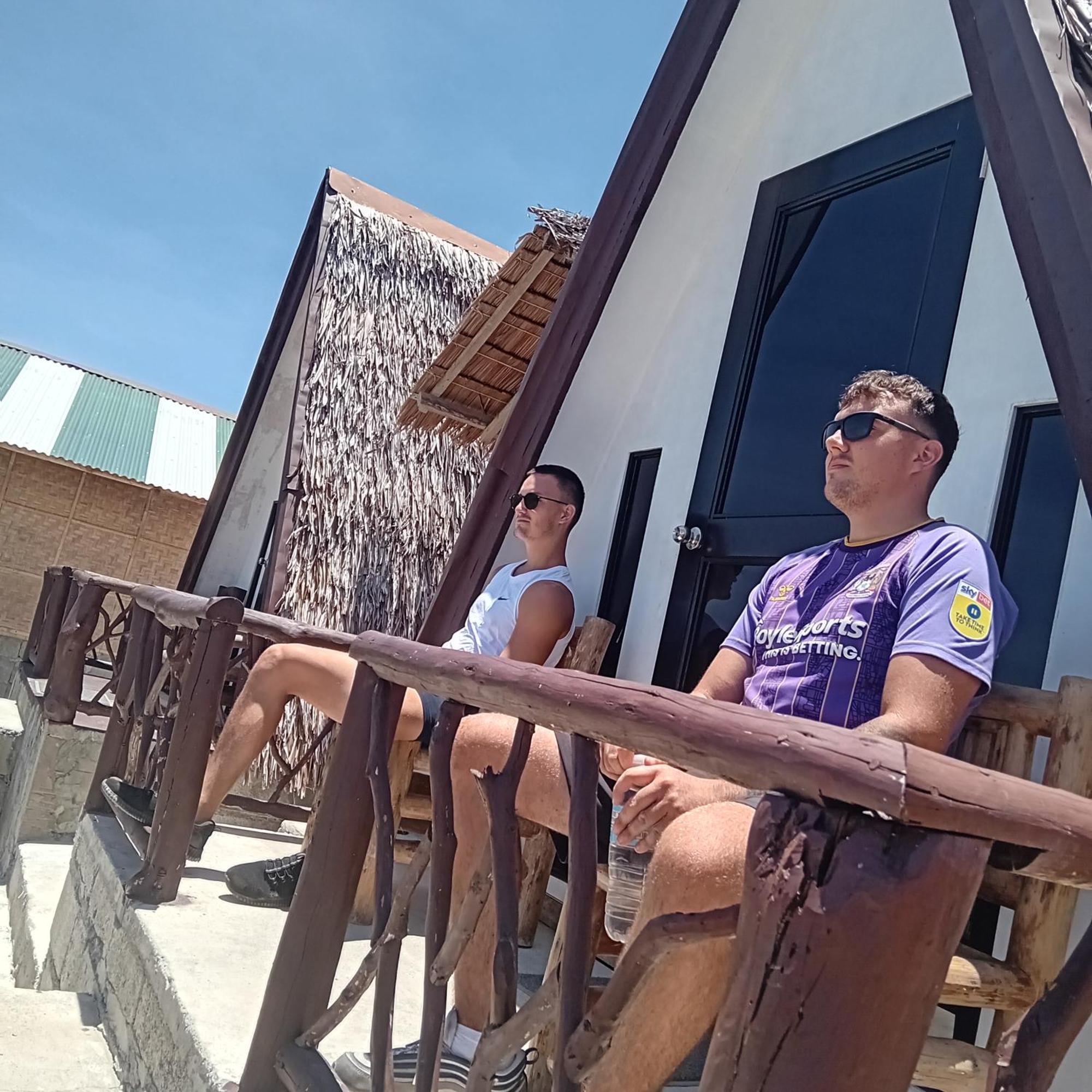 Thornton'S Sea View Cafe & Guesthouse Siquijor Extérieur photo